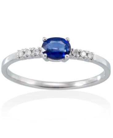 ANILLO 18KT. ZAFIRO NATURAL 5 X 4MM CON 6 DIAMANTES 0,06 QT ENGASTADOS COLOR G, PUREZA SI